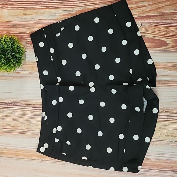 NY&CO 7th Avenue Design Studio Cuffed Polka Dot Shorts - Picture 1 of 8